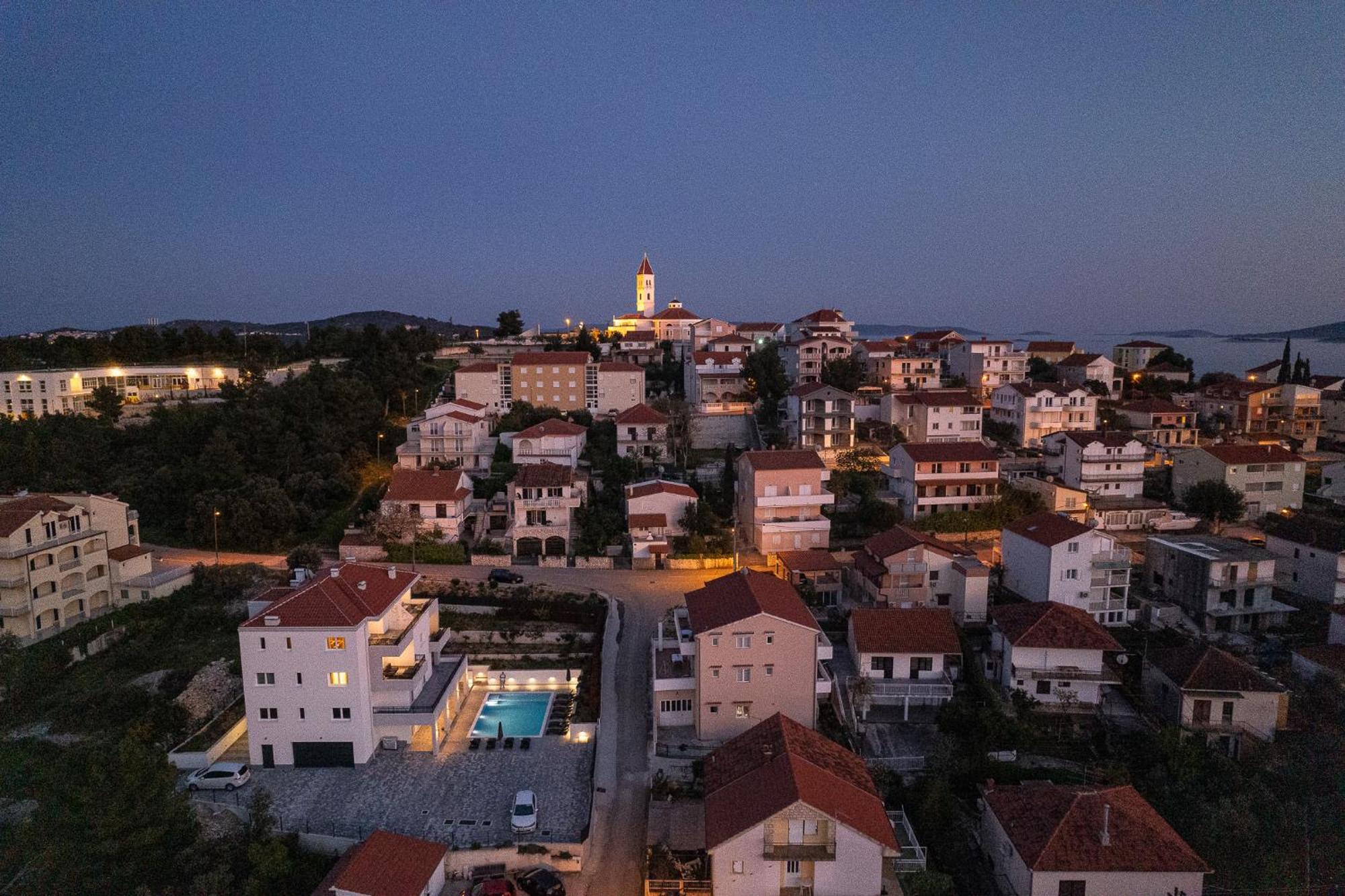 Villa Barbara & Zoran With Free Parking And Heated Swimming Pool Сегет Враница Екстериор снимка