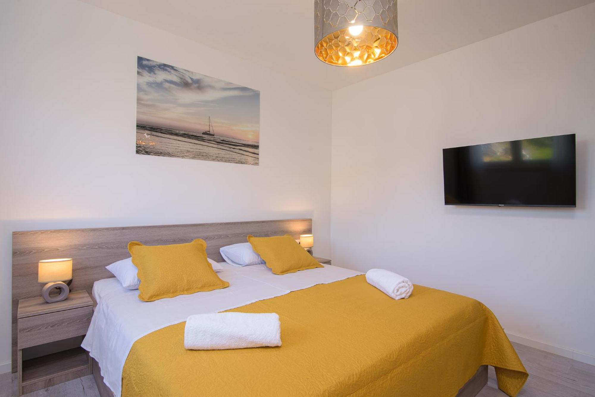 Villa Barbara & Zoran With Free Parking And Heated Swimming Pool Сегет Враница Екстериор снимка