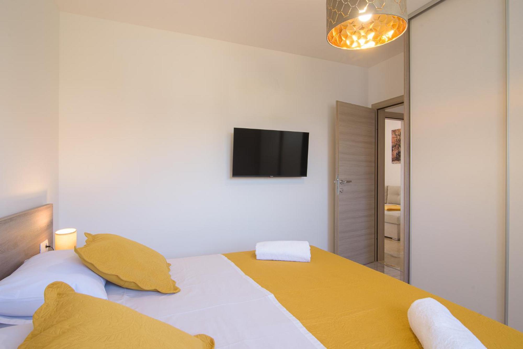 Villa Barbara & Zoran With Free Parking And Heated Swimming Pool Сегет Враница Екстериор снимка
