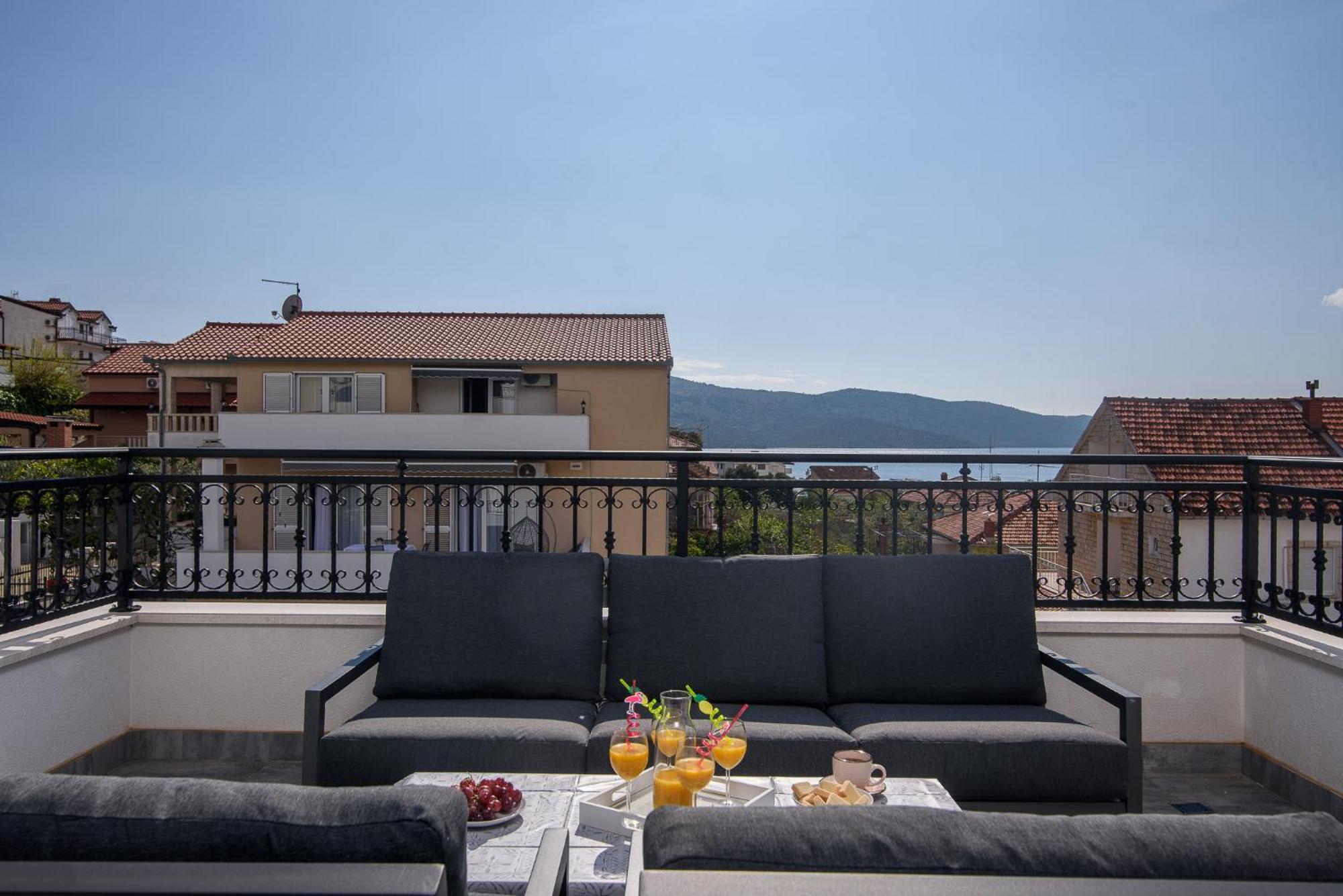 Villa Barbara & Zoran With Free Parking And Heated Swimming Pool Сегет Враница Екстериор снимка
