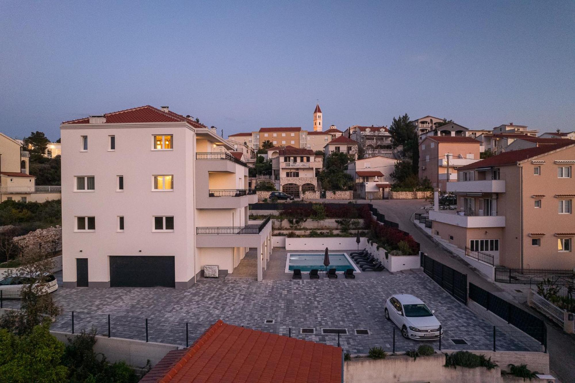 Villa Barbara & Zoran With Free Parking And Heated Swimming Pool Сегет Враница Екстериор снимка