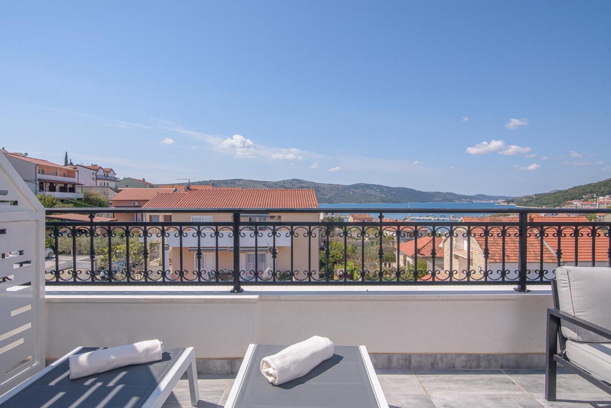 Villa Barbara & Zoran With Free Parking And Heated Swimming Pool Сегет Враница Екстериор снимка