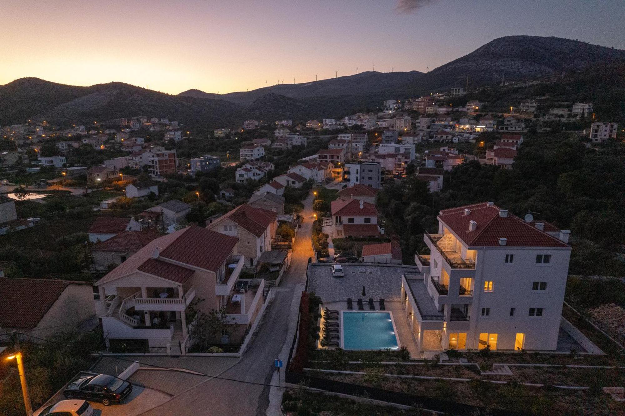 Villa Barbara & Zoran With Free Parking And Heated Swimming Pool Сегет Враница Екстериор снимка