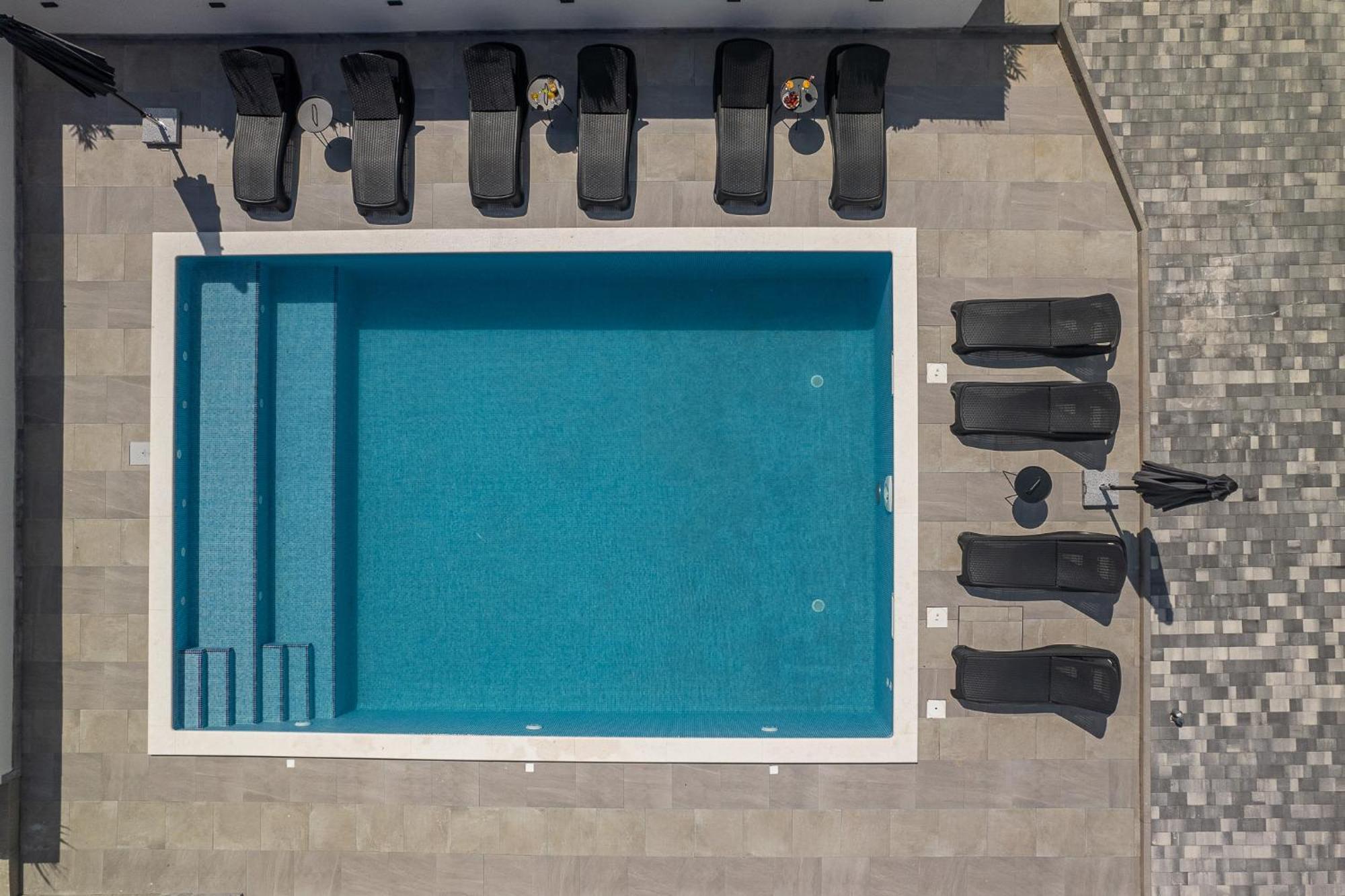 Villa Barbara & Zoran With Free Parking And Heated Swimming Pool Сегет Враница Екстериор снимка