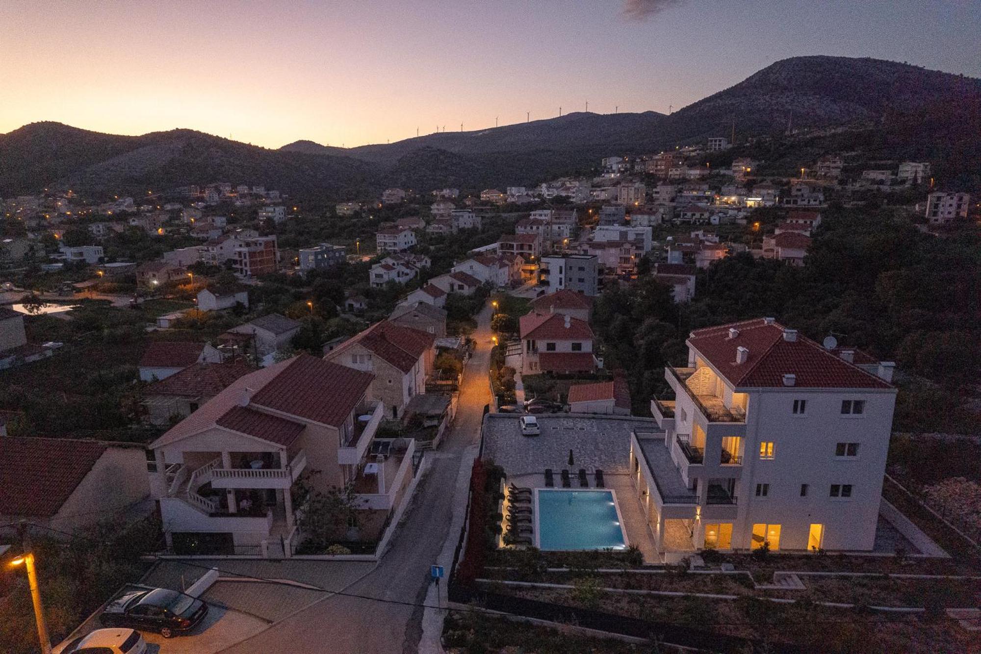 Villa Barbara & Zoran With Free Parking And Heated Swimming Pool Сегет Враница Екстериор снимка