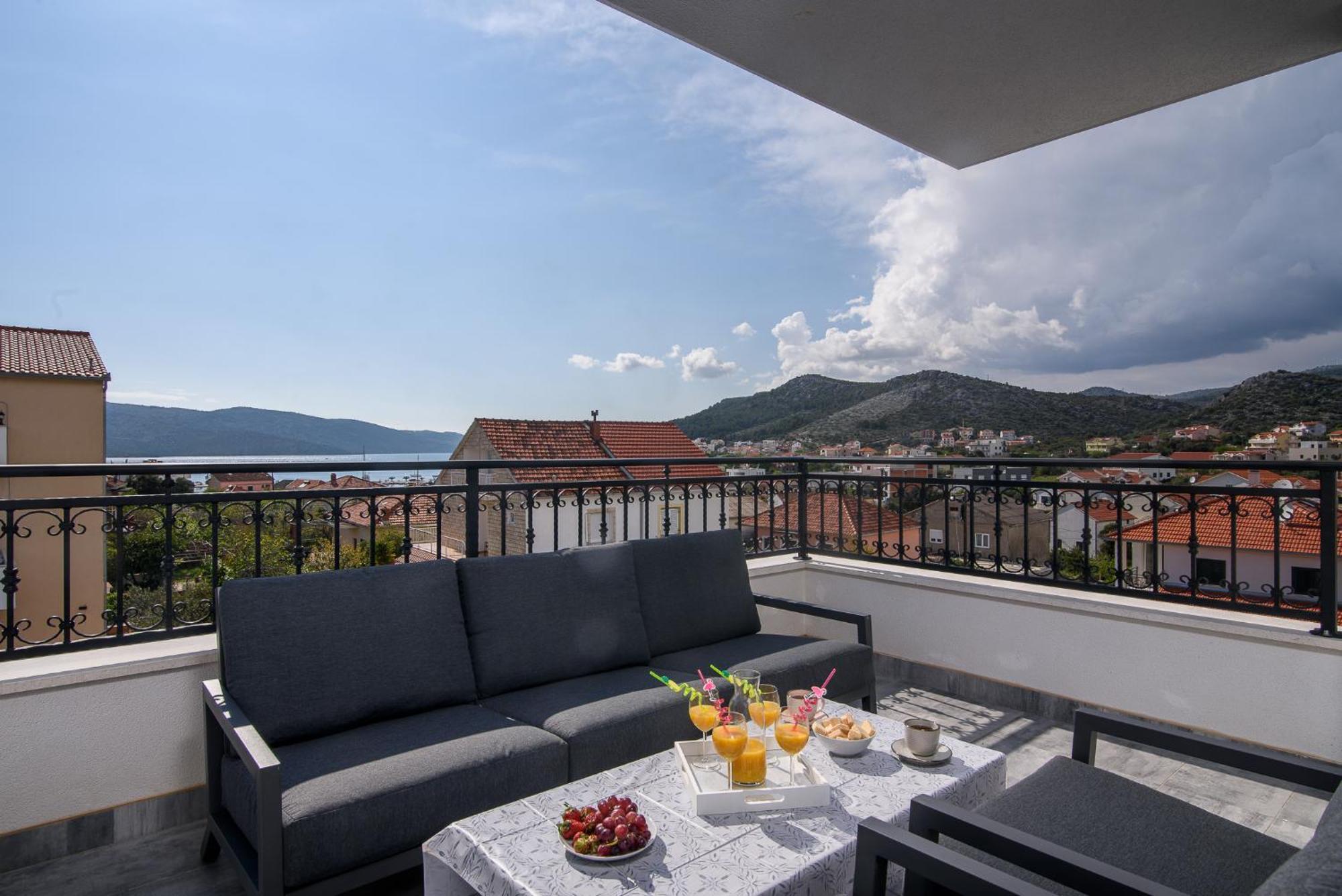 Villa Barbara & Zoran With Free Parking And Heated Swimming Pool Сегет Враница Екстериор снимка