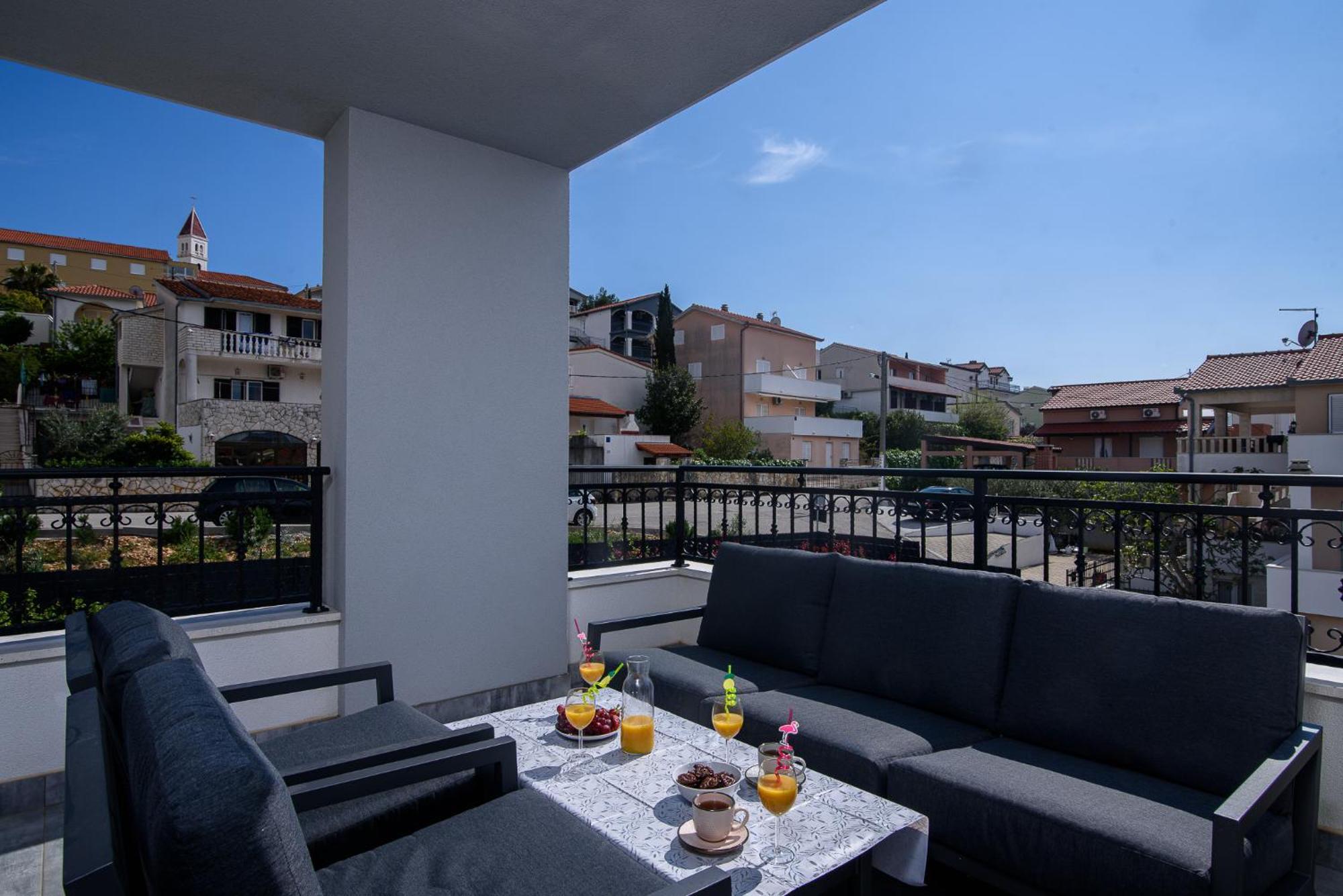 Villa Barbara & Zoran With Free Parking And Heated Swimming Pool Сегет Враница Екстериор снимка