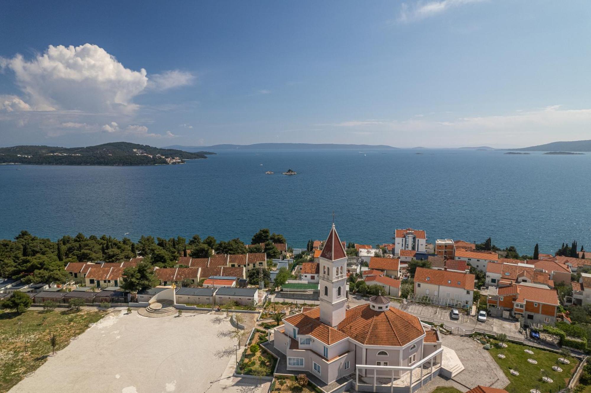 Villa Barbara & Zoran With Free Parking And Heated Swimming Pool Сегет Враница Екстериор снимка