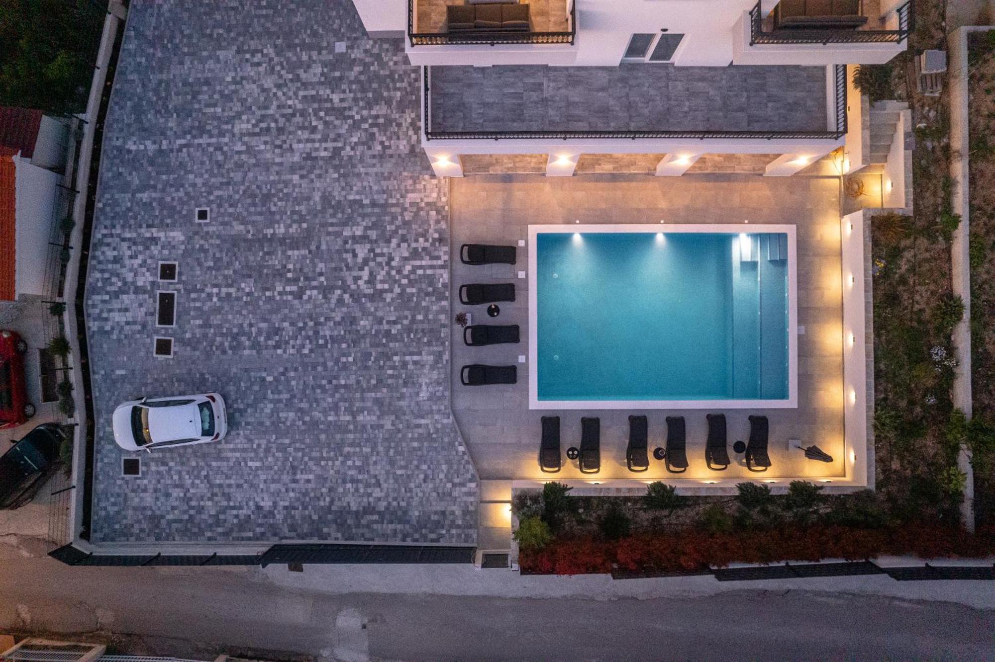 Villa Barbara & Zoran With Free Parking And Heated Swimming Pool Сегет Враница Екстериор снимка