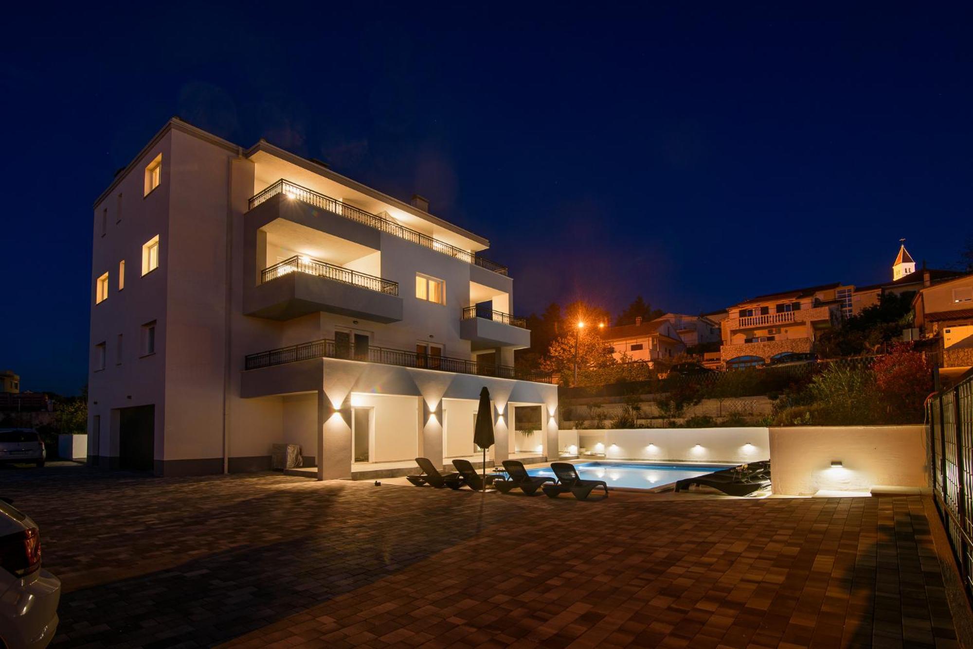 Villa Barbara & Zoran With Free Parking And Heated Swimming Pool Сегет Враница Екстериор снимка