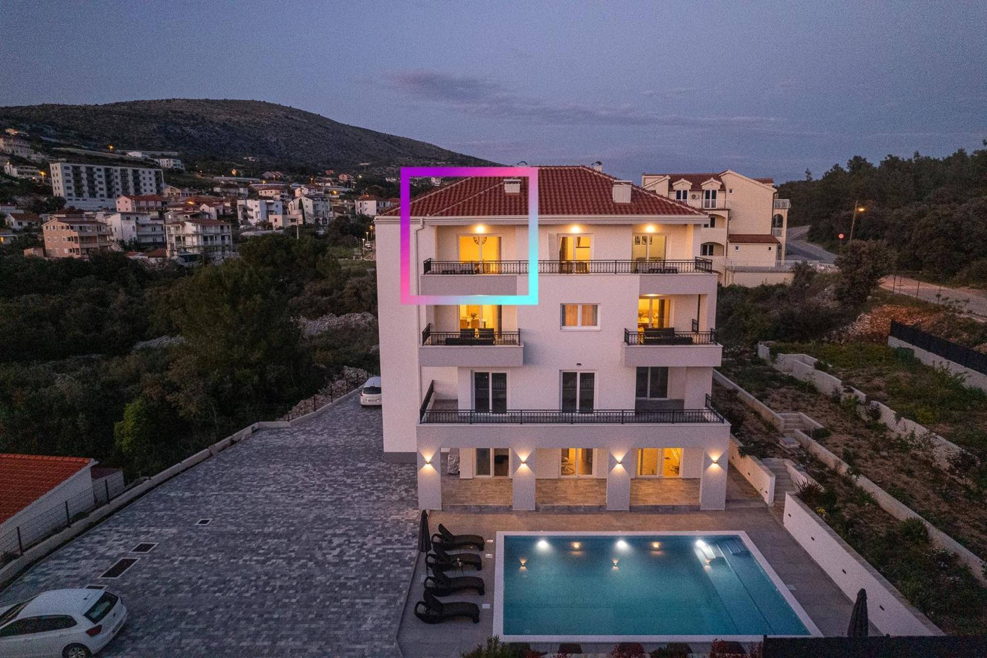 Villa Barbara & Zoran With Free Parking And Heated Swimming Pool Сегет Враница Екстериор снимка