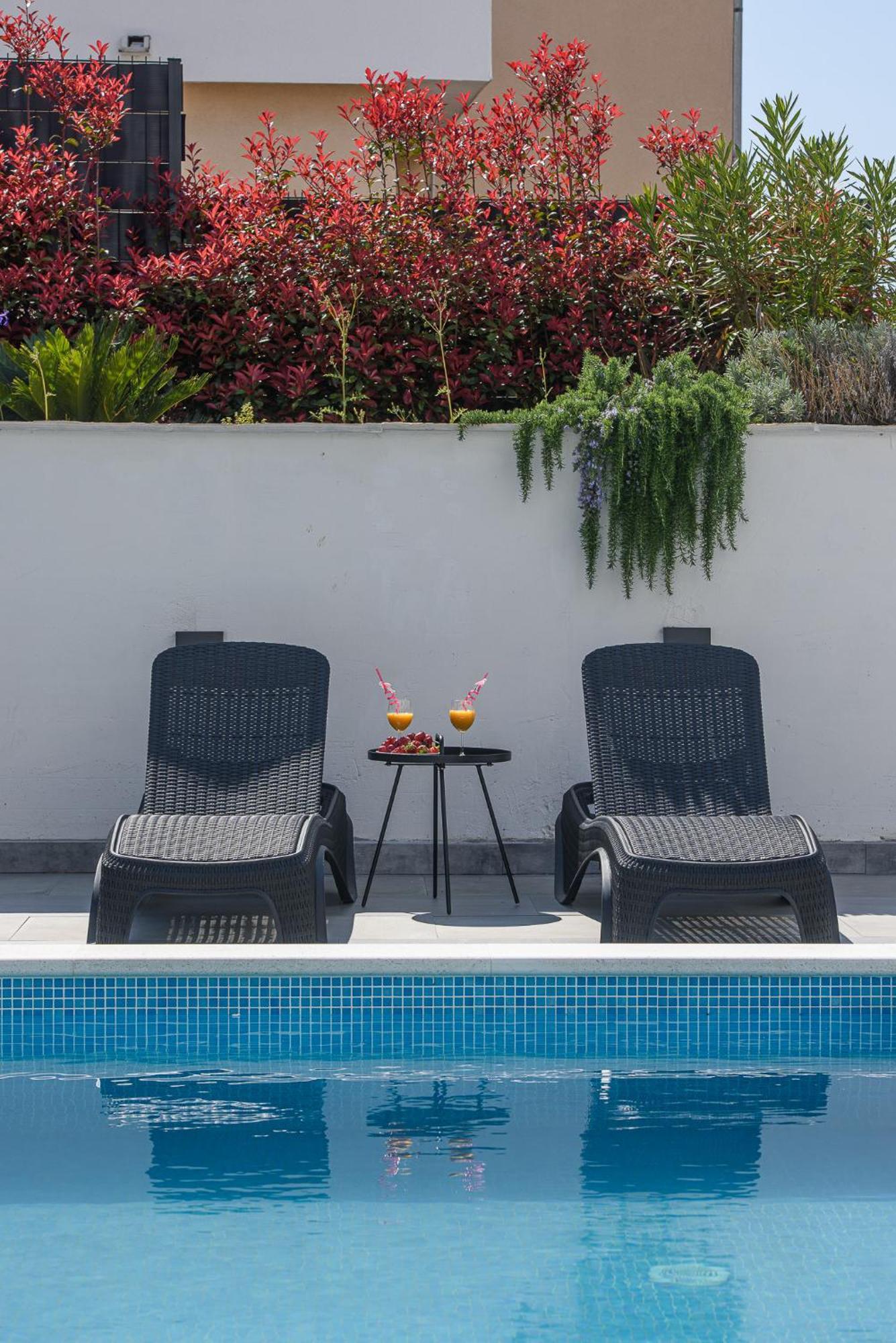 Villa Barbara & Zoran With Free Parking And Heated Swimming Pool Сегет Враница Екстериор снимка