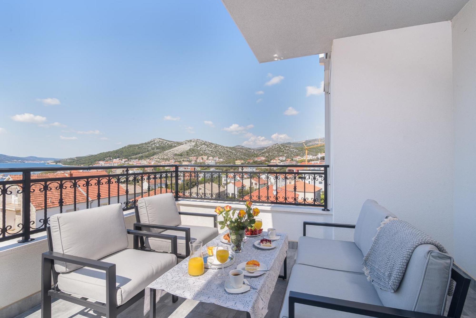 Villa Barbara & Zoran With Free Parking And Heated Swimming Pool Сегет Враница Екстериор снимка
