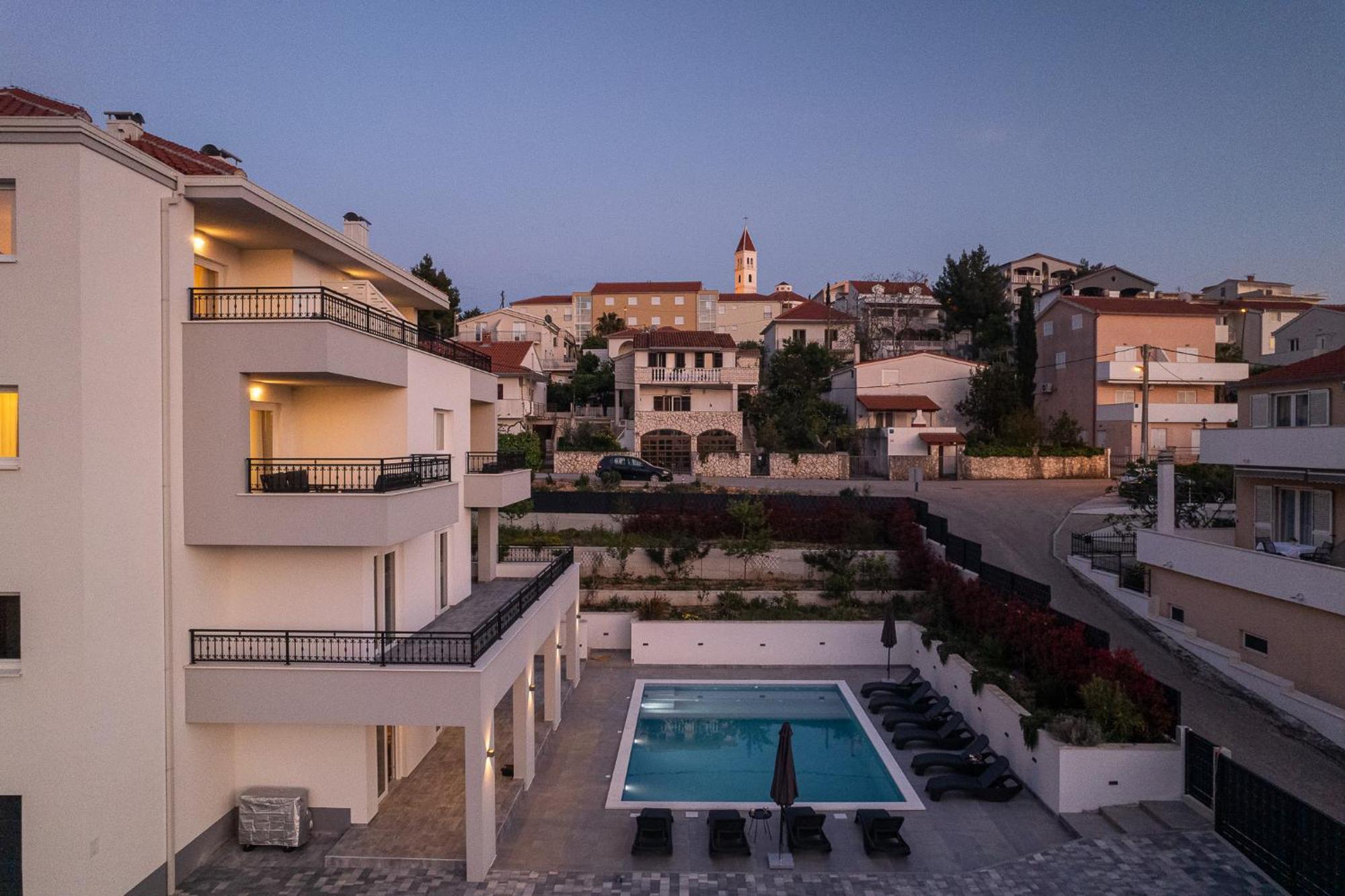 Villa Barbara & Zoran With Free Parking And Heated Swimming Pool Сегет Враница Екстериор снимка