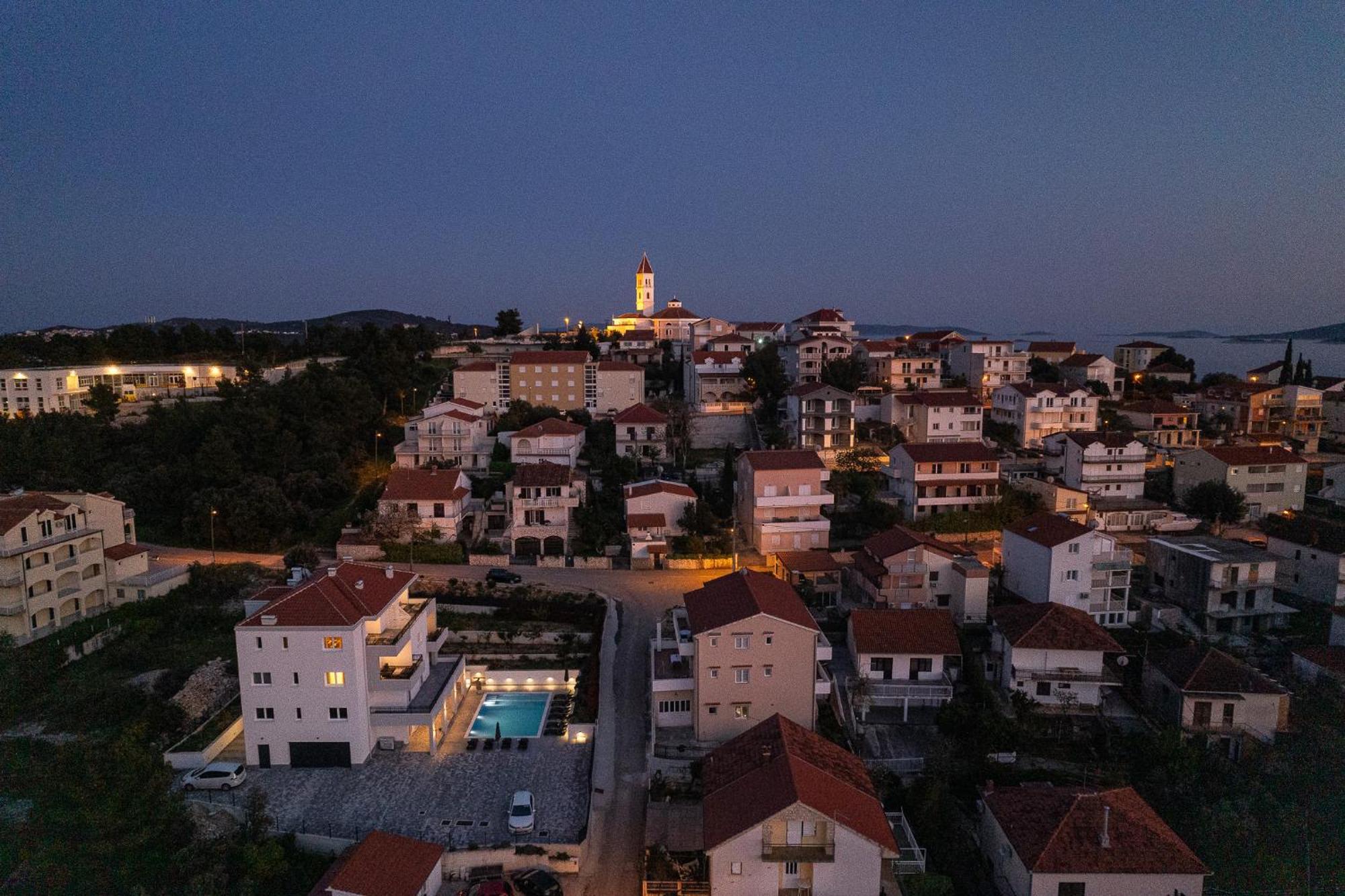 Villa Barbara & Zoran With Free Parking And Heated Swimming Pool Сегет Враница Екстериор снимка