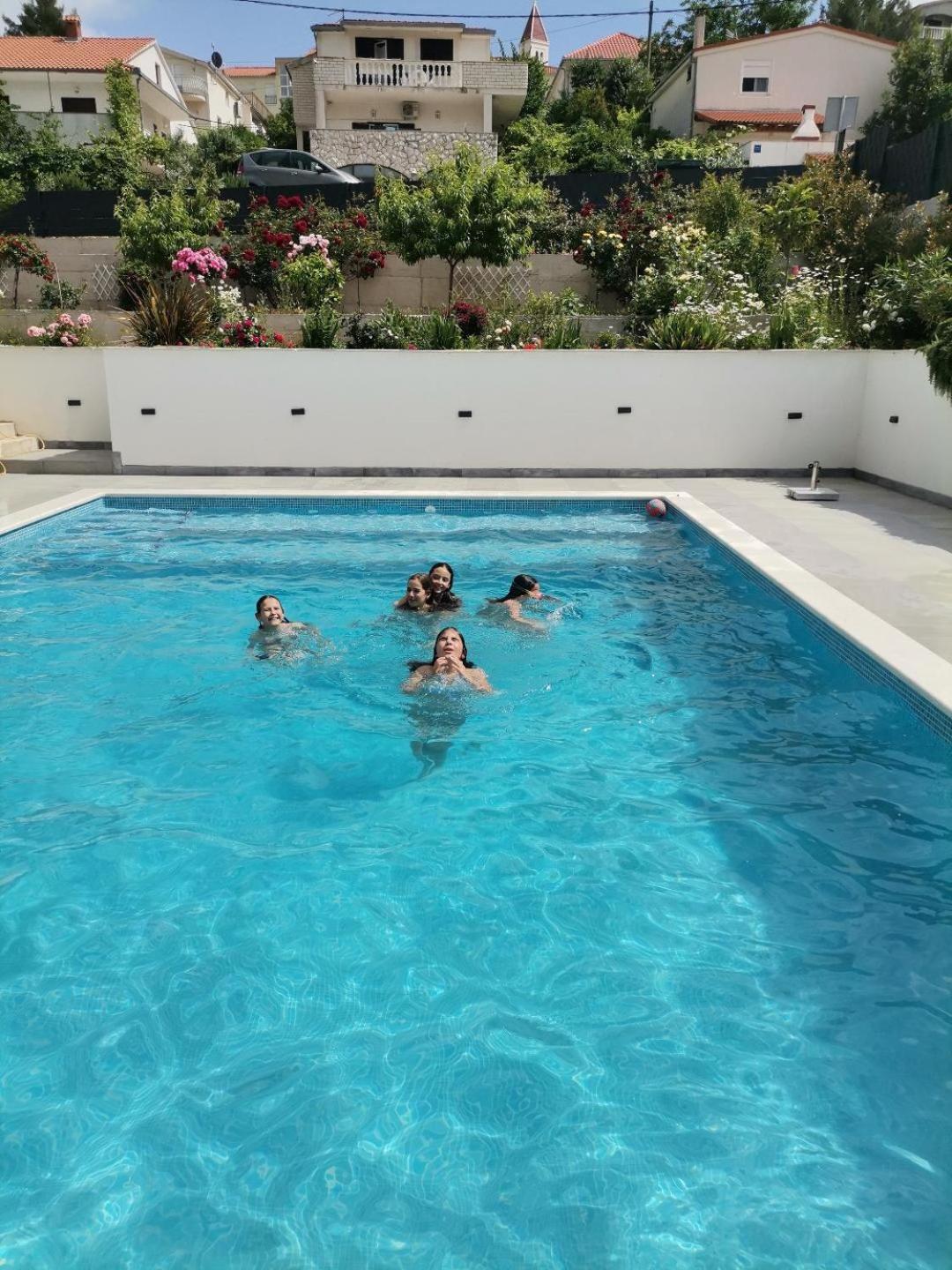Villa Barbara & Zoran With Free Parking And Heated Swimming Pool Сегет Враница Екстериор снимка