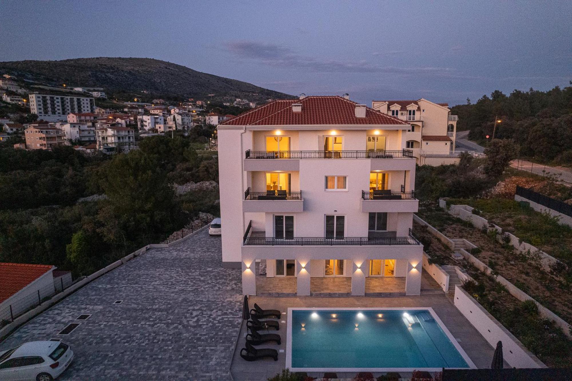 Villa Barbara & Zoran With Free Parking And Heated Swimming Pool Сегет Враница Екстериор снимка