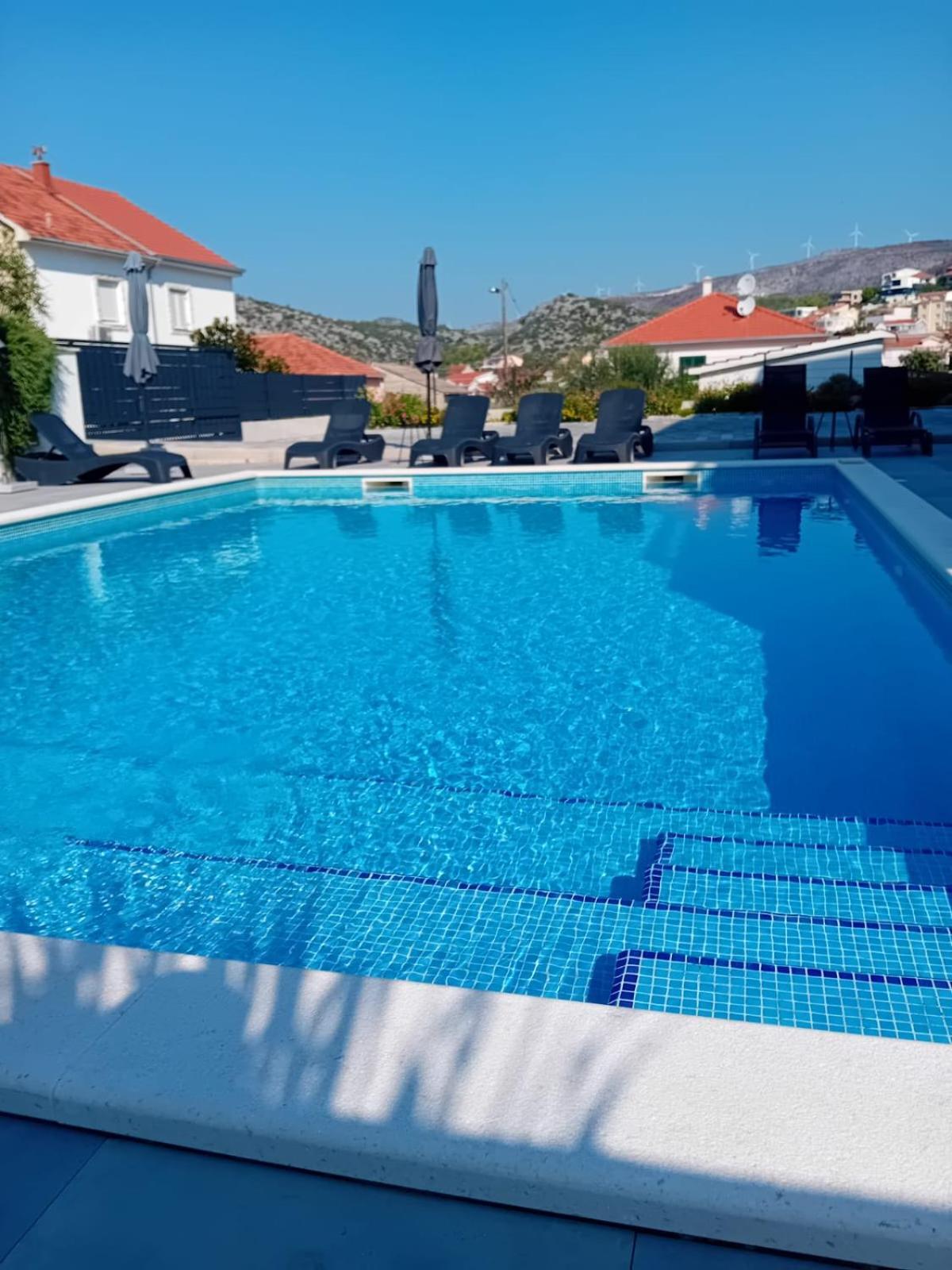 Villa Barbara & Zoran With Free Parking And Heated Swimming Pool Сегет Враница Екстериор снимка